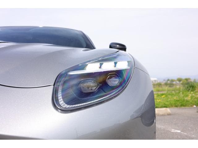 Aston Martin DB12 2024