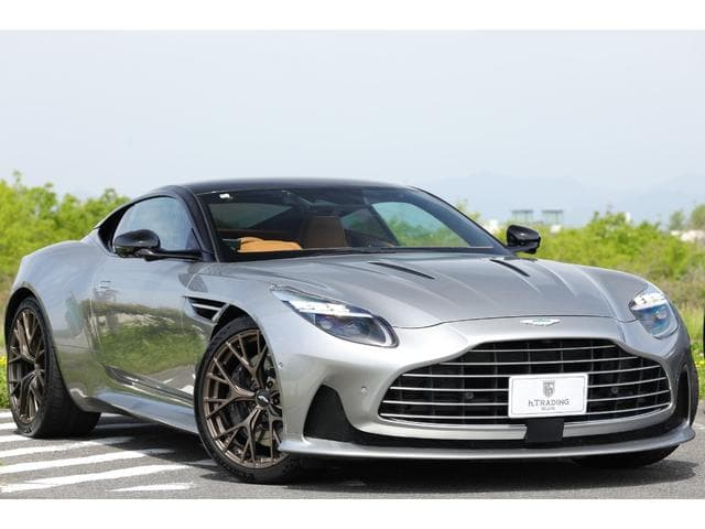 Aston Martin DB12 2024