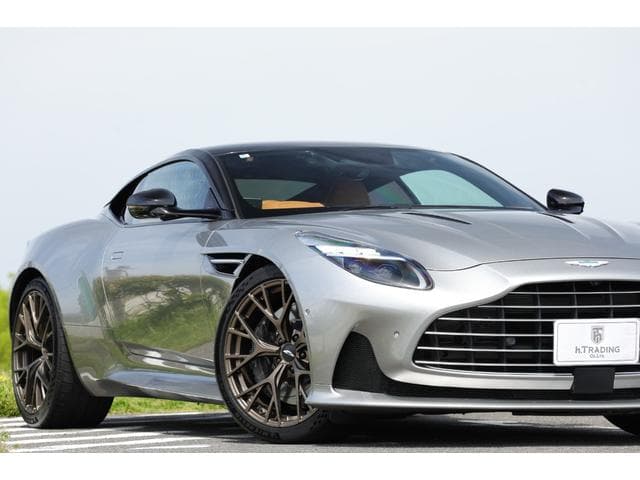 Aston Martin DB12 2024