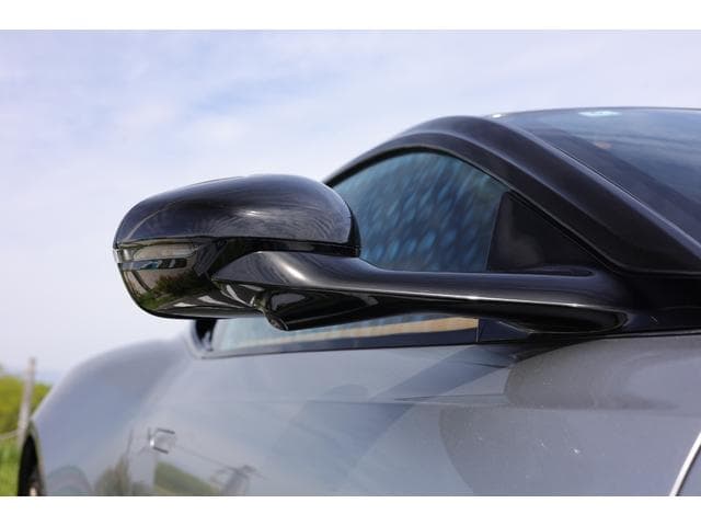 Aston Martin DB12 2024