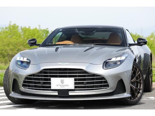 Aston Martin DB12 2024