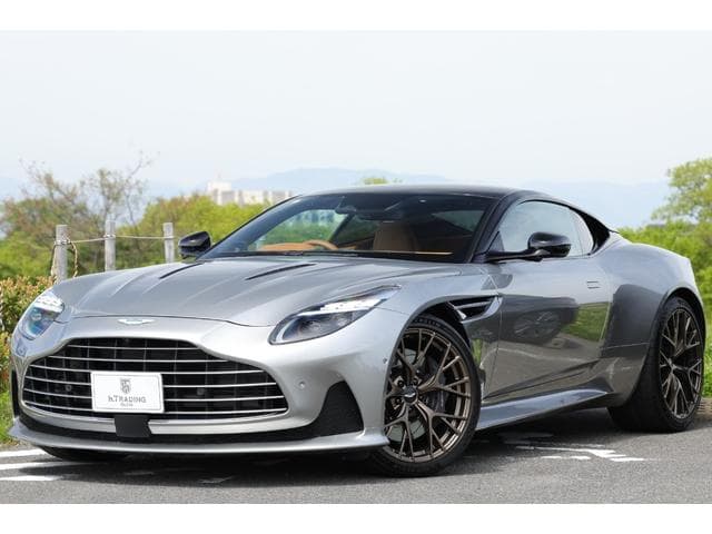 Aston Martin DB12 2024