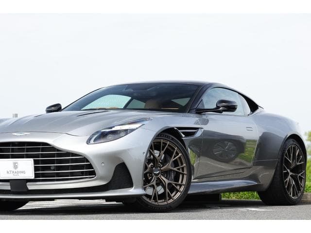 Aston Martin DB12 2024