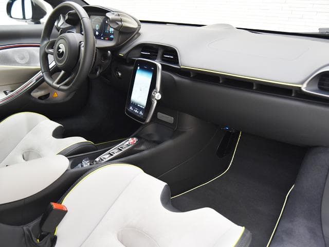 McLaren Artura 2024