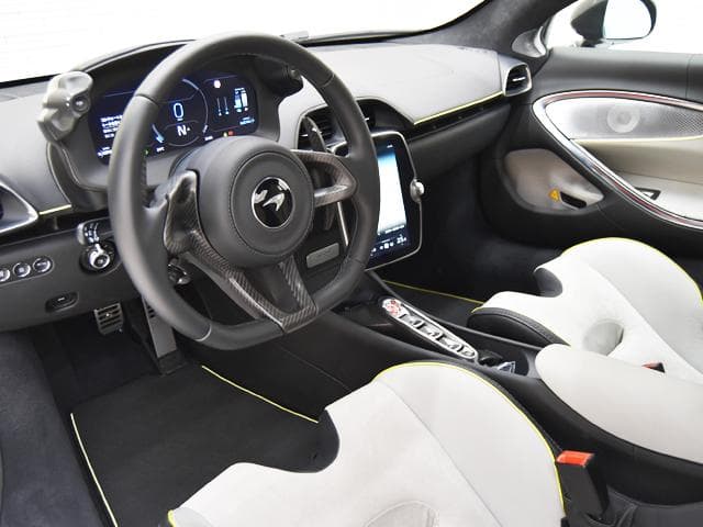 McLaren Artura 2024
