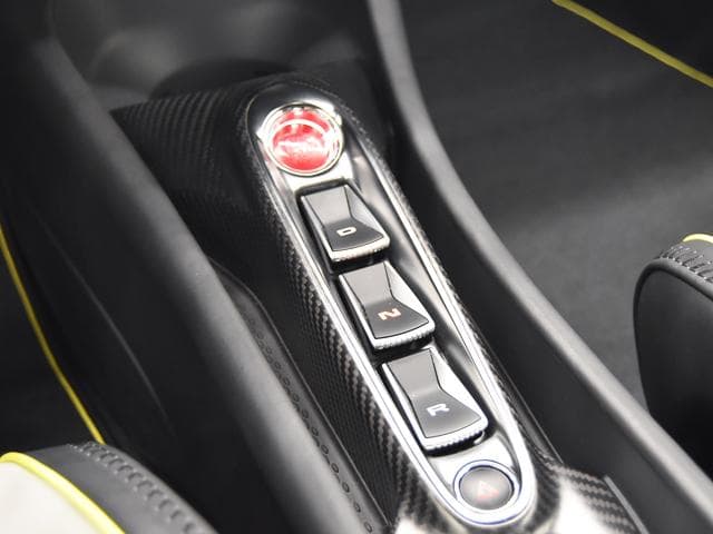 McLaren Artura 2024