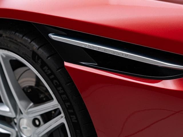 Aston Martin DB12 2024