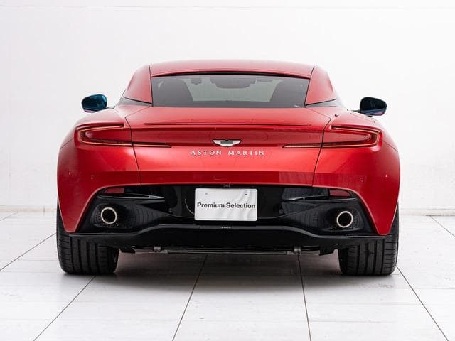 Aston Martin DB12 2024