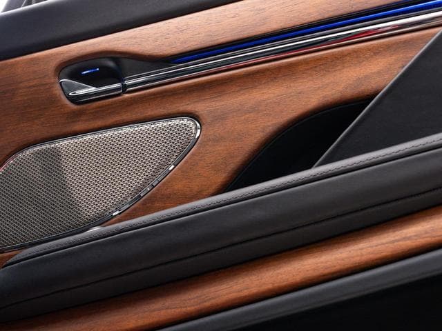 Aston Martin DB12 2024