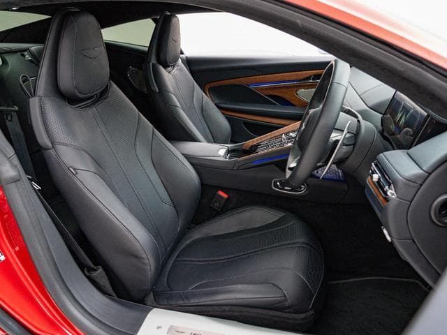 Aston Martin DB12 2024