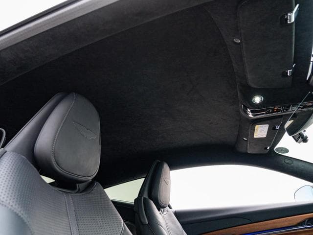 Aston Martin DB12 2024