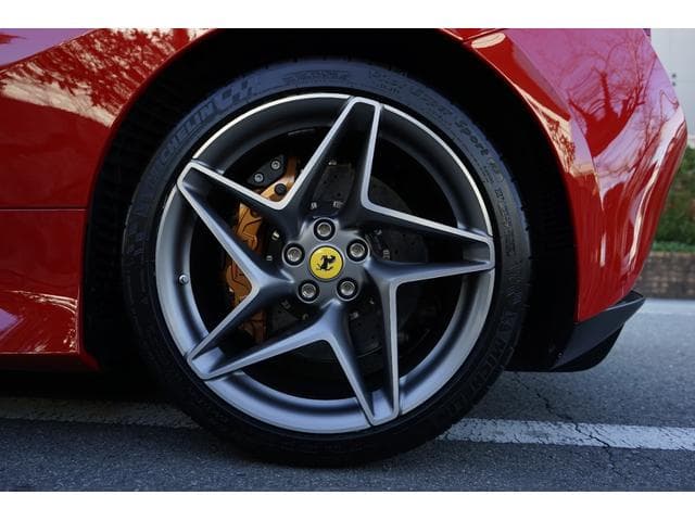 Ferrari F8 2022