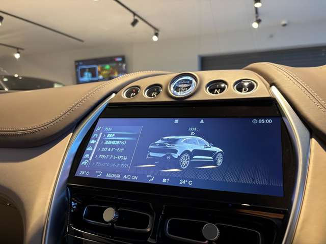 Aston Martin DBX 2022