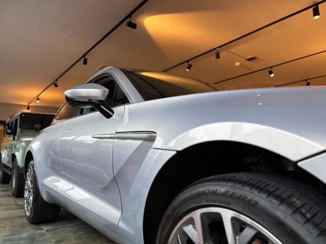 Aston Martin DBX 2022