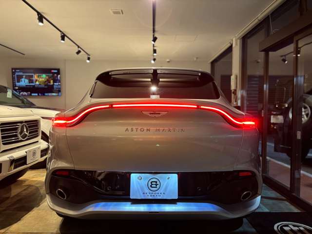 Aston Martin DBX 2022