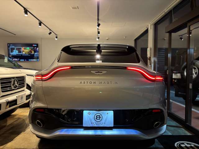 Aston Martin DBX 2022