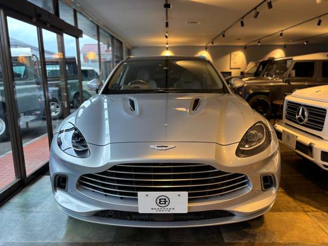 Aston Martin DBX 2022