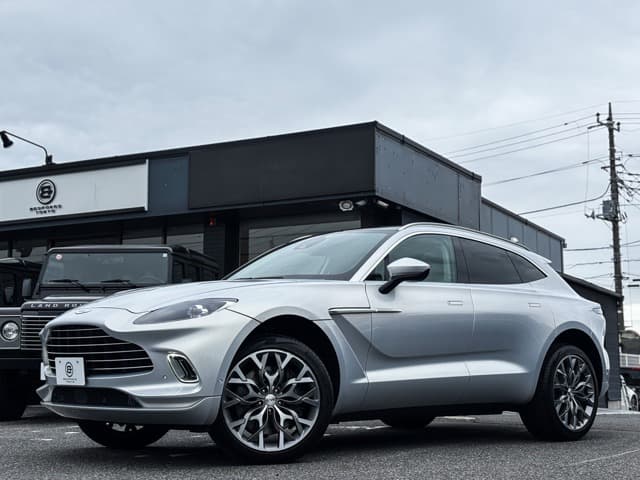 Aston Martin DBX 2022