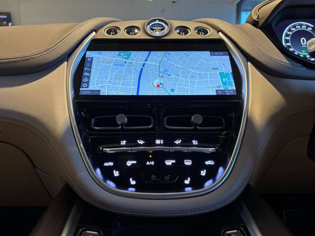 Aston Martin DBX 2022