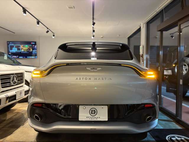 Aston Martin DBX 2022