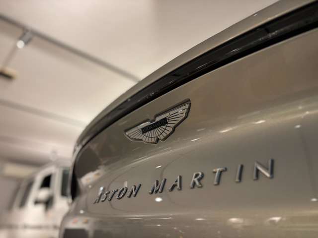 Aston Martin DBX 2022