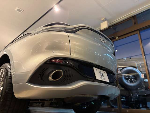 Aston Martin DBX 2022
