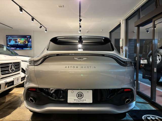 Aston Martin DBX 2022
