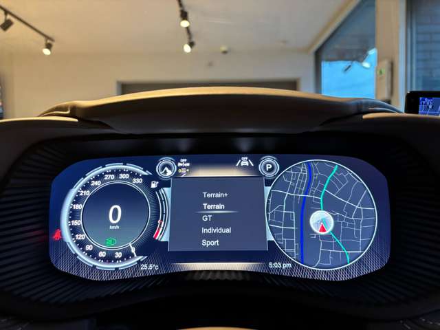 Aston Martin DBX 2022