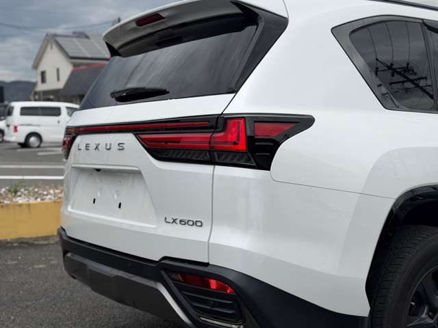 Lexus LX 2022