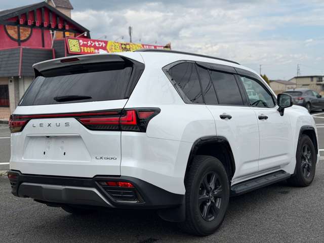 Lexus LX 2022