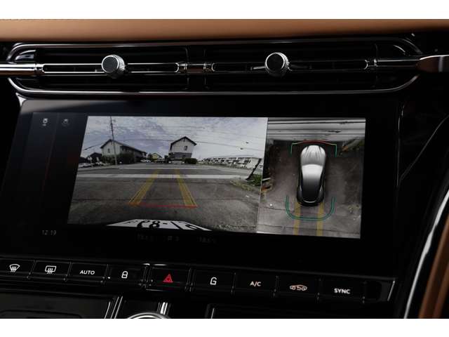 Aston Martin DB12 2024