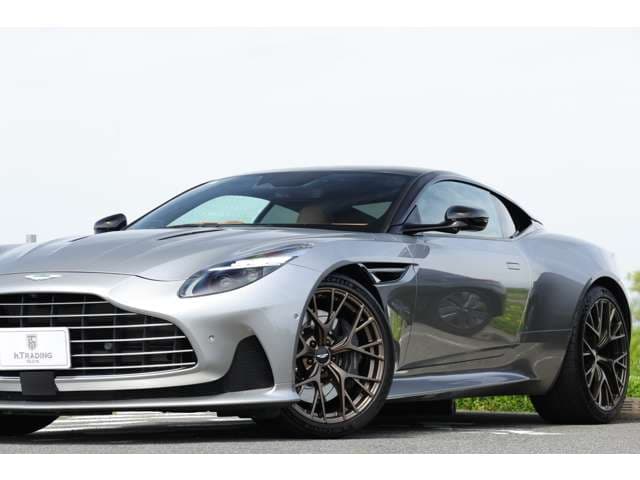 Aston Martin DB12 2024