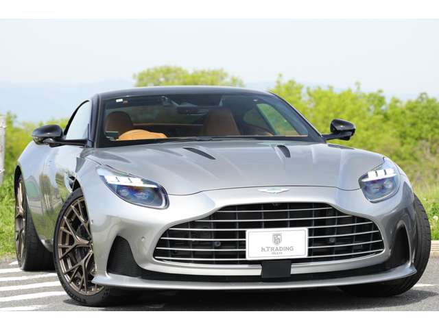 Aston Martin DB12 2024