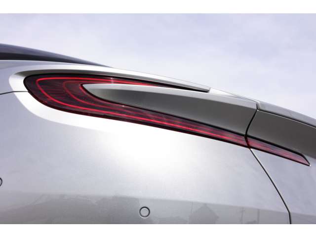 Aston Martin DB12 2024