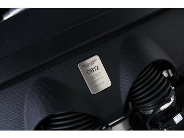 Aston Martin DB12 2024