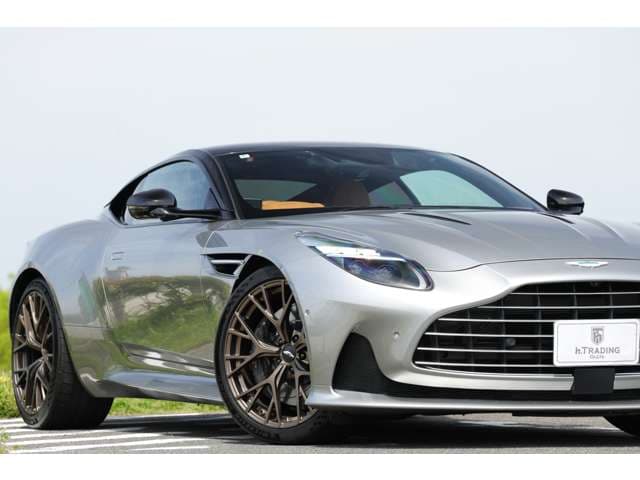 Aston Martin DB12 2024