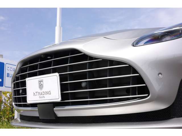 Aston Martin DB12 2024