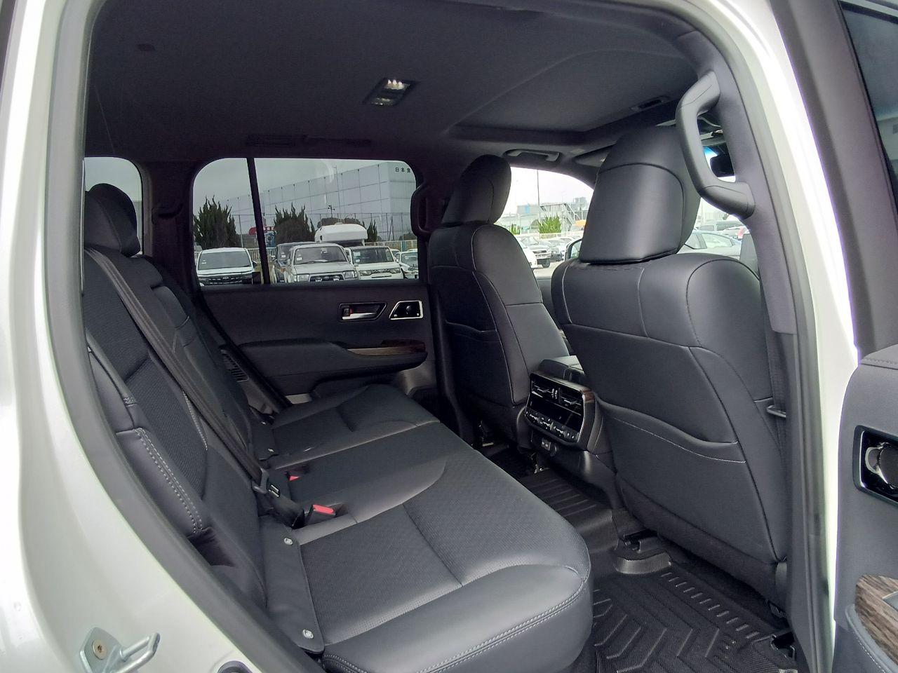 Toyota LAND CRUISER LC300 ZX 3.3 DIESEL INTERIOR BLACK 5A 0 MARGIN 2024