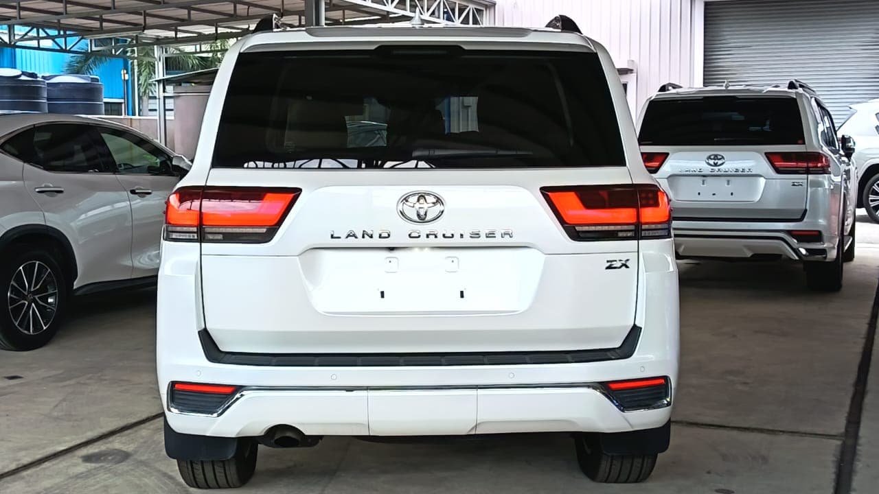 Toyota Land Cruiser LC300 ZX 2024