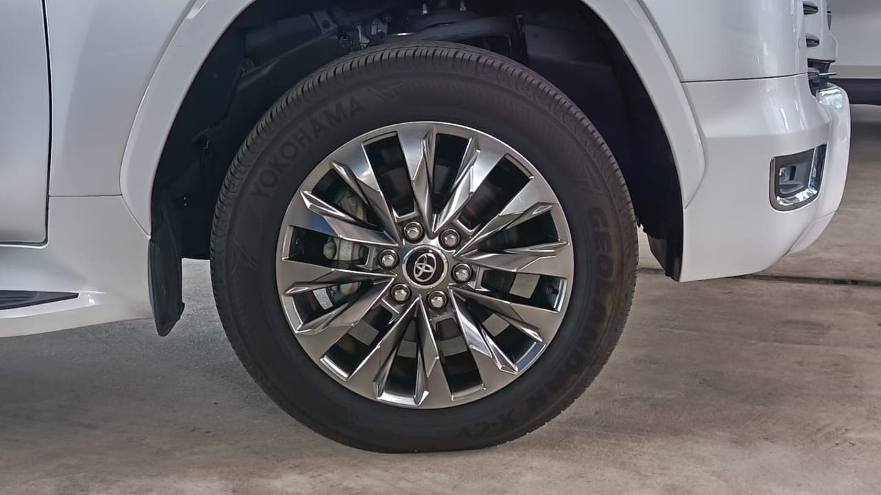 Toyota Land Cruiser LC300 ZX 2024