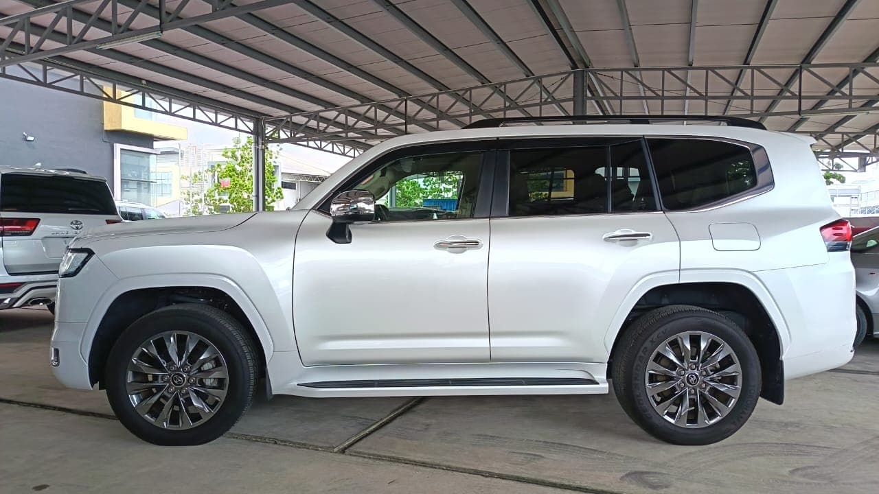 Toyota Land Cruiser LC300 ZX 2024