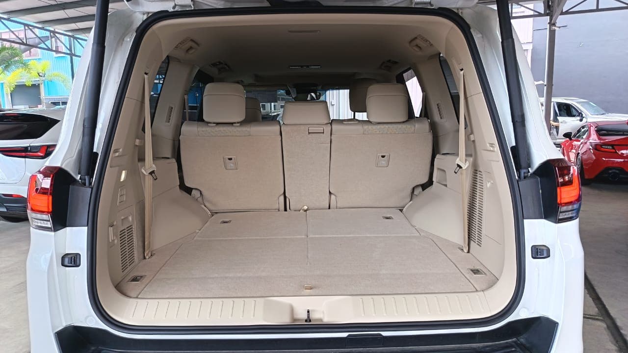 Toyota Land Cruiser LC300 ZX 2024