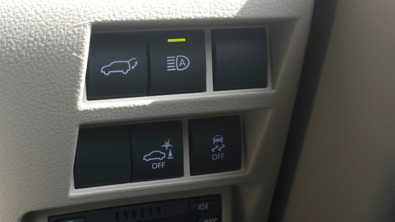 Toyota LAND CRUISER LC300 with REAR ENTERTAINMENT 2023