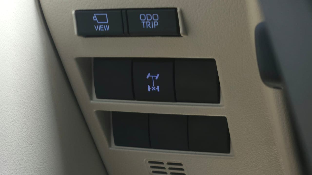 Toyota LAND CRUISER LC300 with REAR ENTERTAINMENT 2023