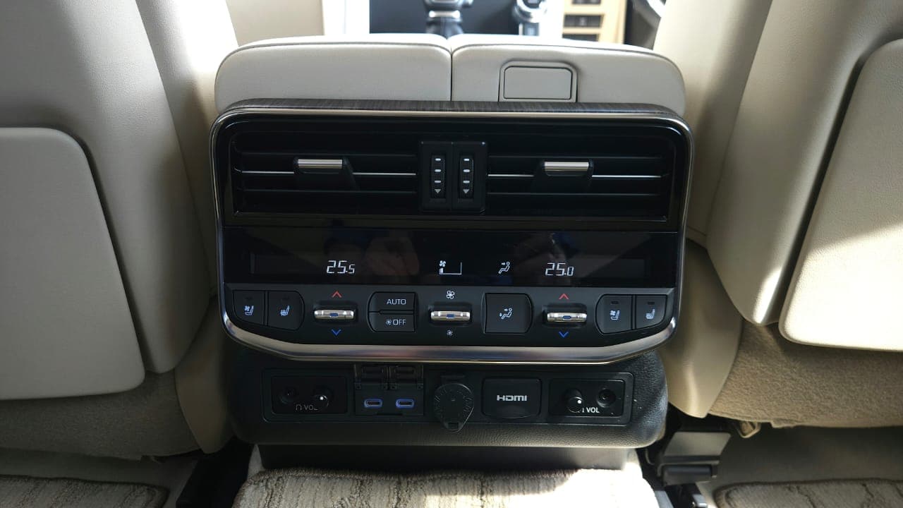 Toyota LAND CRUISER LC300 with REAR ENTERTAINMENT 2023