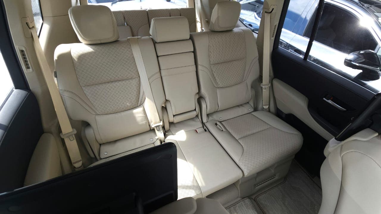 Toyota LAND CRUISER LC300 with REAR ENTERTAINMENT 2023