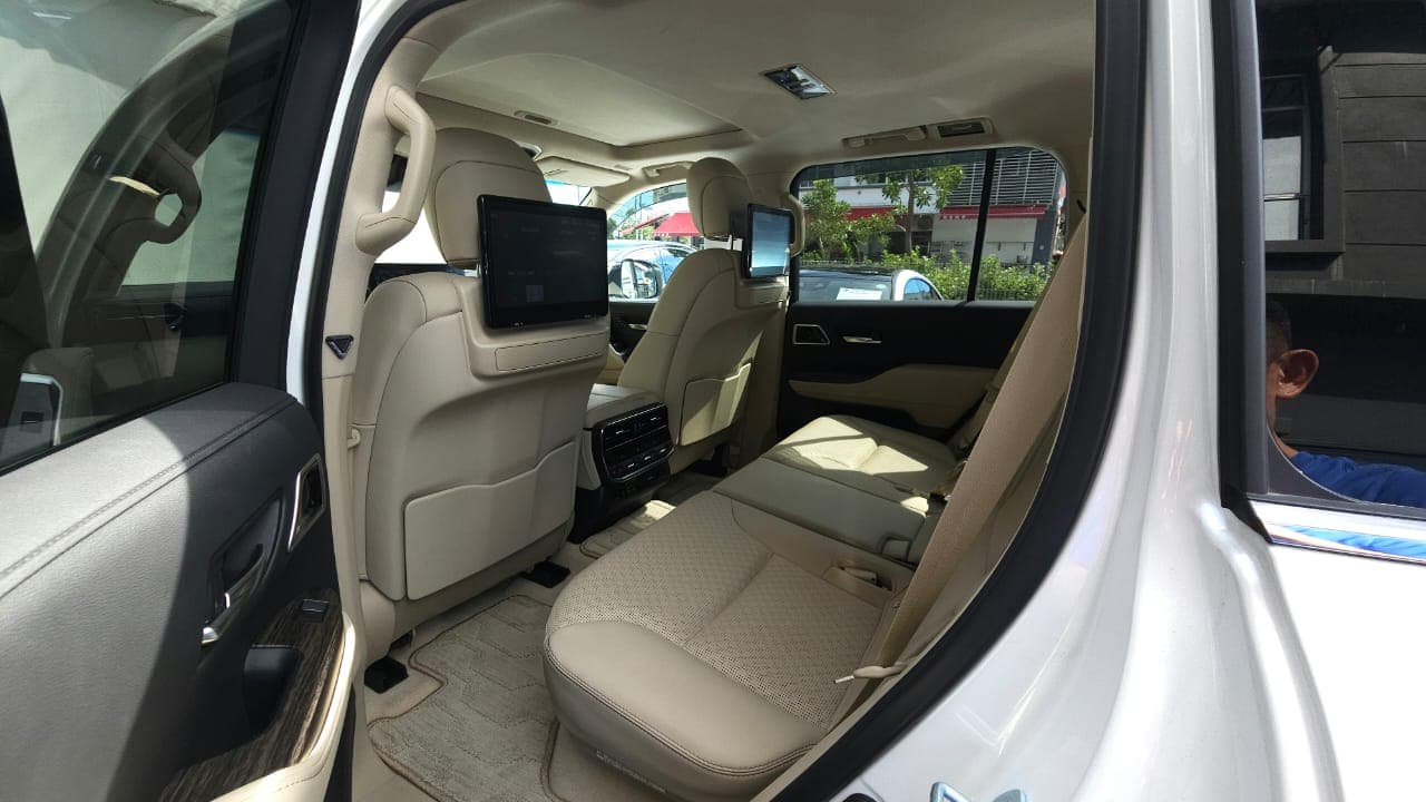 Toyota LAND CRUISER LC300 with REAR ENTERTAINMENT 2023