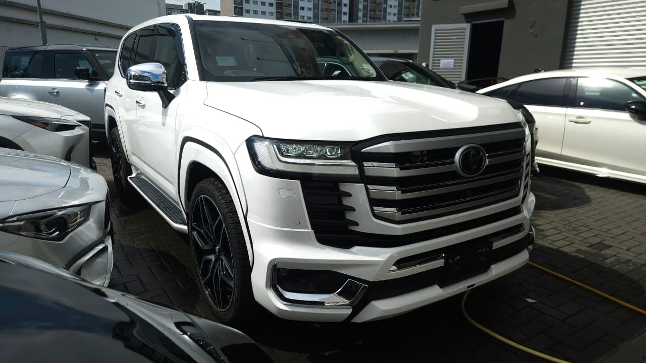 Toyota LAND CRUISER LC300 with REAR ENTERTAINMENT 2023