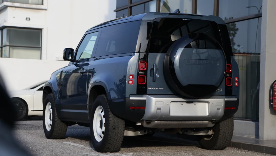 Land Rover Defender 90 P300  blue 2022