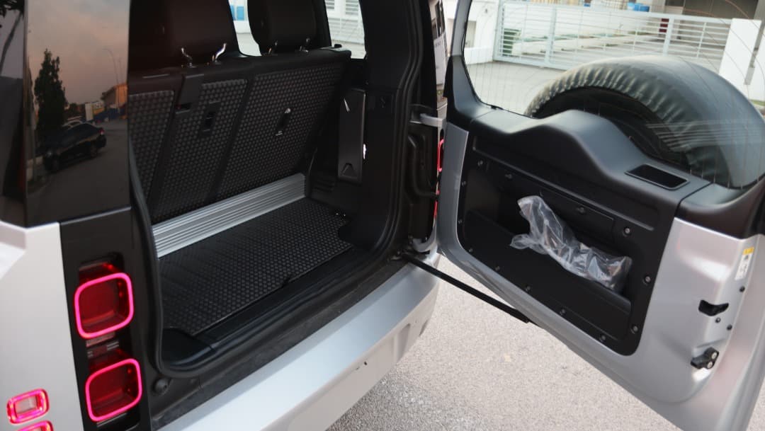 Land Rover Defender 90 P300,Airmatic 2023